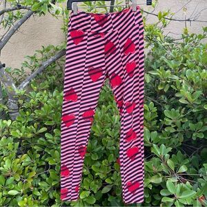 👖LuLaRoe stretch pink w/ black stripes and red hearts leggings OS. ECU!